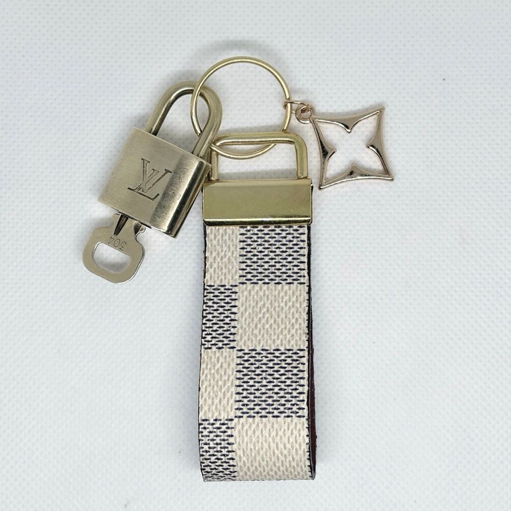 Louis Vuitton Lock & Key #304 w/a Damier Canvas Loop & Gold Star Charm Key Ring - Picture 3 of 9